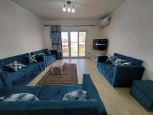Posezení v ubytování Chalet Rosana Resort الساحل الشمالى