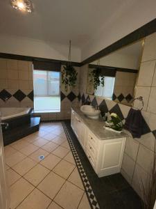 Kylpyhuone majoituspaikassa Luxury at Linthorpe