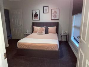 Luxury at Linthorpe客房内的一张或多张床位
