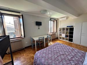 a bedroom with a bed and a table and chairs at Corte Manzoglio in Gazzuolo