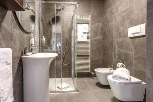 Kylpyhuone majoituspaikassa AR Prestige Penthouse - Soho
