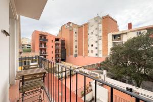 Apartamento con balcón con vistas a los edificios en New 2 bedroom apartment in Plaza España, en Barcelona