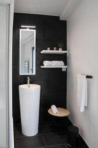 Zdjęcie z galerii obiektu Chablis Spa : Premier Cru (balnéo/douche-hammam) w mieście Chablis +2 zdjęcia