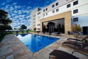 Πισίνα στο ή κοντά στο The RidgePoint Hotel