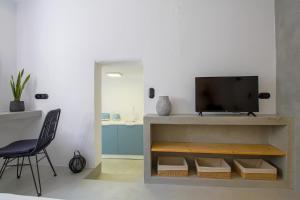 Televízia a/alebo spoločenská miestnosť v ubytovaní 30villa Rd Studio
