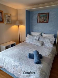 a bedroom with a bed with a blue wall at Cottage on Main in Franklin