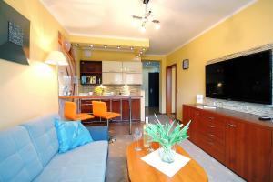 Kuchyňa alebo kuchynka v ubytovaní OnHoliday Apartamenty w Hotelu przy ul Kościuszki 16