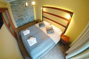 Posteľ alebo postele v izbe v ubytovaní OnHoliday Apartamenty w Hotelu przy ul Kościuszki 16