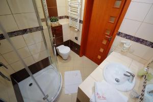 Kúpeľňa v ubytovaní OnHoliday Apartamenty w Hotelu przy ul Kościuszki 16