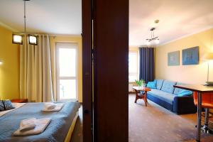 Posteľ alebo postele v izbe v ubytovaní OnHoliday Apartamenty w Hotelu przy ul Kościuszki 16