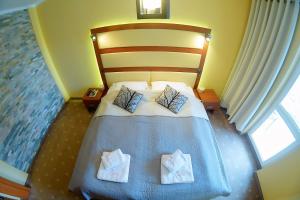 Posteľ alebo postele v izbe v ubytovaní OnHoliday Apartamenty w Hotelu przy ul Kościuszki 16