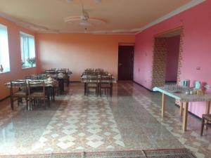 Restoran või mõni muu söögikoht majutusasutuses Sevan Garden Complex
