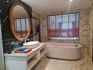 Koupelna v ubytování Sabina Luxury Boutique Hotel & Villa