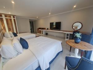 Postel nebo postele na pokoji v ubytování Sabina Luxury Boutique Hotel & Villa