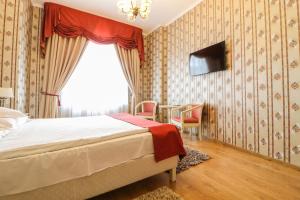Postel nebo postele na pokoji v ubytování Astoria Grand Hotel