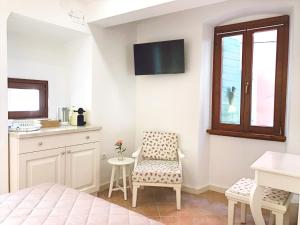 a bedroom with a bed and a table and a chair at Guesthouse Casa Vittoria in Rovinj