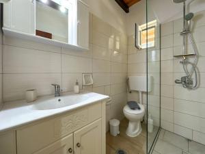 A bathroom at Barbara house