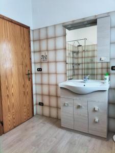A bathroom at L'oca Nera