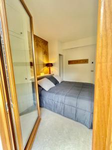 A bed or beds in a room at Cokkinis villa with garden overlooking the sea