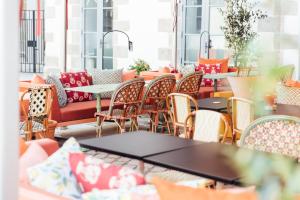 Część wypoczynkowa w obiekcie Mama Shelter Rennes