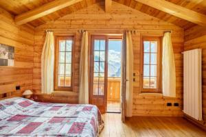 A bed or beds in a room at B&B Chalet Il Picchio