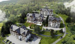 an aerial view of a mansion in the mountains at Green Park Resort A15- z dostępem do basenu, sauny, jacuzzi, siłowni in Szklarska Poręba