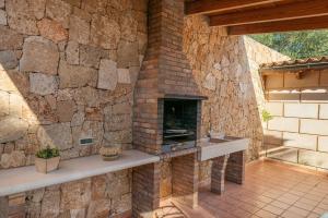 an outdoor brick oven in a stone wall at Sa Cova - Alcúdia in Alcudia