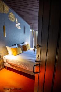 Posteľ alebo postele v izbe v ubytovaní L'authentik petit hôtel LE REFUGE DE MAMIE YO + 34 fotografií