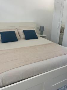 En eller flere senge i et værelse på Casa Grazia Apartments