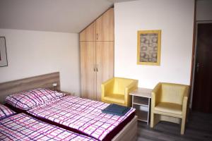 Ένα ή περισσότερα κρεβάτια σε δωμάτιο στο Penzion Era