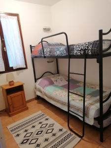 Poschodová posteľ alebo postele v izbe v ubytovaní Studio bord de mer