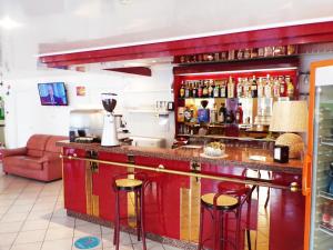 Lounge nebo bar v ubytování Hotel Crystal - SPIAGGIA INCLUSA con pacchetti personalizzati