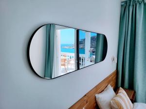 a mirror on a wall in a room at Gran Ocean View in Playa del Cura +25 photos