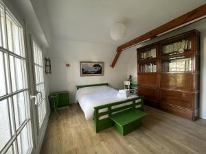 Postel nebo postele na pokoji v ubytování Maison bretonne 4 chambres proche bourg et plage