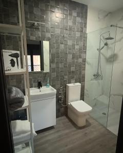 A bathroom at Casa Rural Pozo Cinojal
