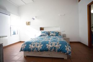 a bedroom with a bed with a blue comforter at Residencial Art Brut in Castellón de la Plana