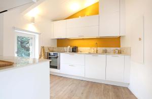 a kitchen with white cabinets and a counter top at La petite Maison de Gordes 2 nuits minimum in Gordes