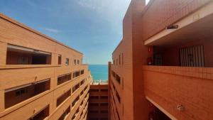 Fotografie z fotogalerie ubytování Ayf frontal al mar con 2 terrazas y wifi v destinaci Oropesa del Mar