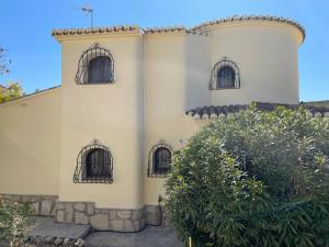 Gallery image of Superb villa with heated private pool - stunning sea and mountain views- Air con in Teulada