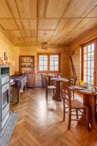 A kitchen or kitchenette at B&B Chalet Il Picchio