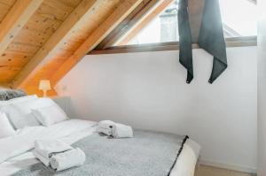 Łóżko lub łóżka w pokoju w obiekcie Maison Castellino