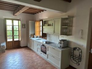 Köök või kööginurk majutusasutuses Borgo di Gaiole - Casa BD - apartment with a view & travel guide