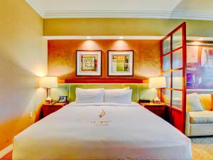 a bedroom with a large white bed with two lamps at Amalz 2 Bedroom 3 Bathroom Balcony Suites at Mgm Signature ! in Las Vegas