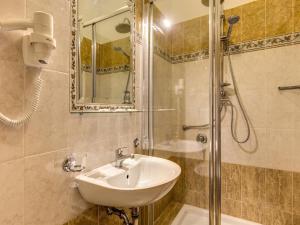 Uma casa de banho em Hotel Centro Cavour Roma