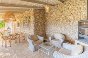 Posezení v ubytování Pintor - Rustic Mallorquin town house 3 bedrooms and pool in Caimari