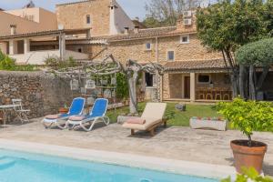 Bazén v ubytování Pintor - Rustic Mallorquin town house 3 bedrooms and pool in Caimari nebo v jeho okolí