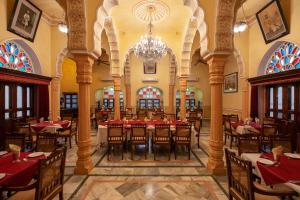Restaurace v ubytování Hotel Narain Niwas Palace