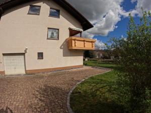 a house with a balcony on the side of it at J&J Apartment in Wutöschingen