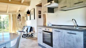A kitchen or kitchenette at Agriturismo Podere Le Palaie
