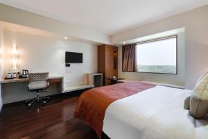Postel nebo postele na pokoji v ubytování 7 Apple Hotel Pimpri Pune